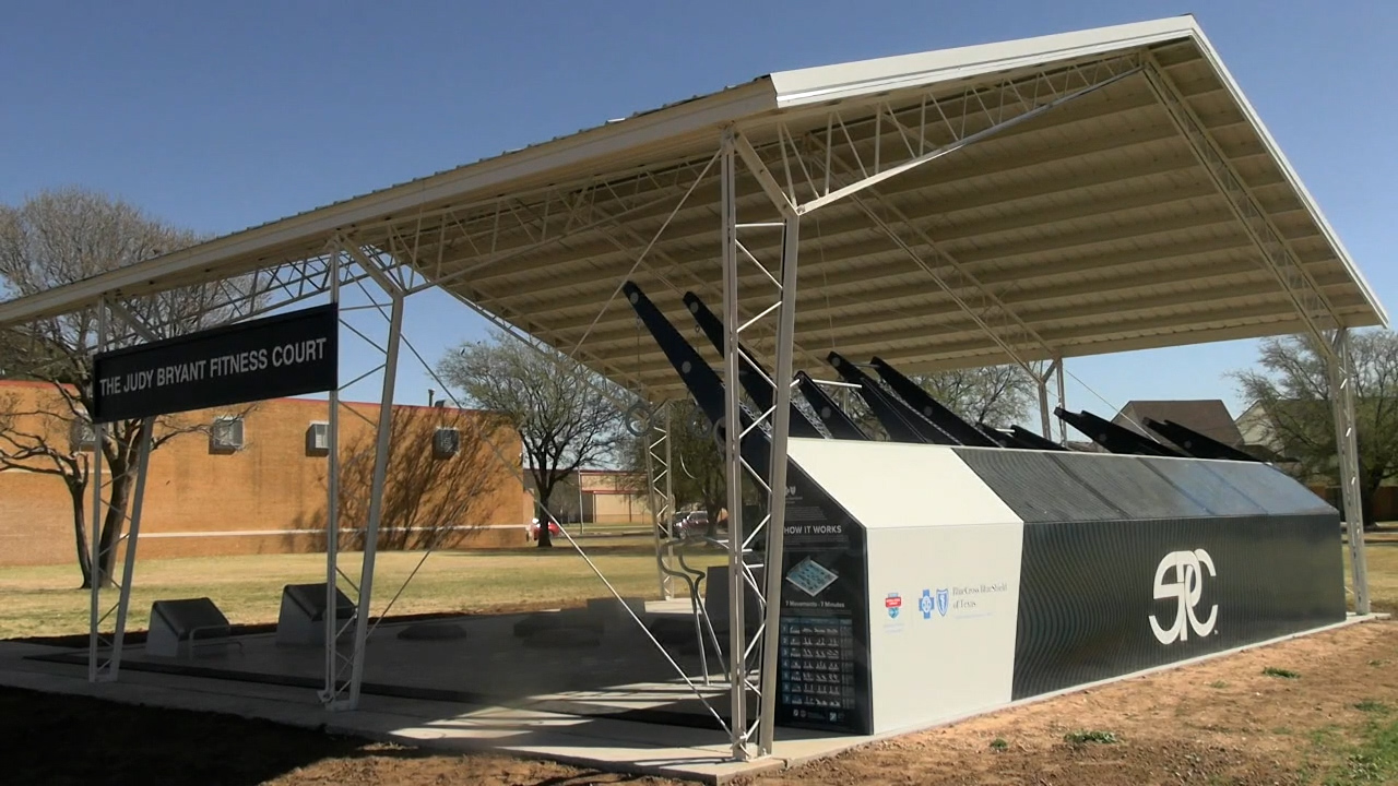 college-cuts-ribbon-outdoor-fitness-court-texan-mosaic